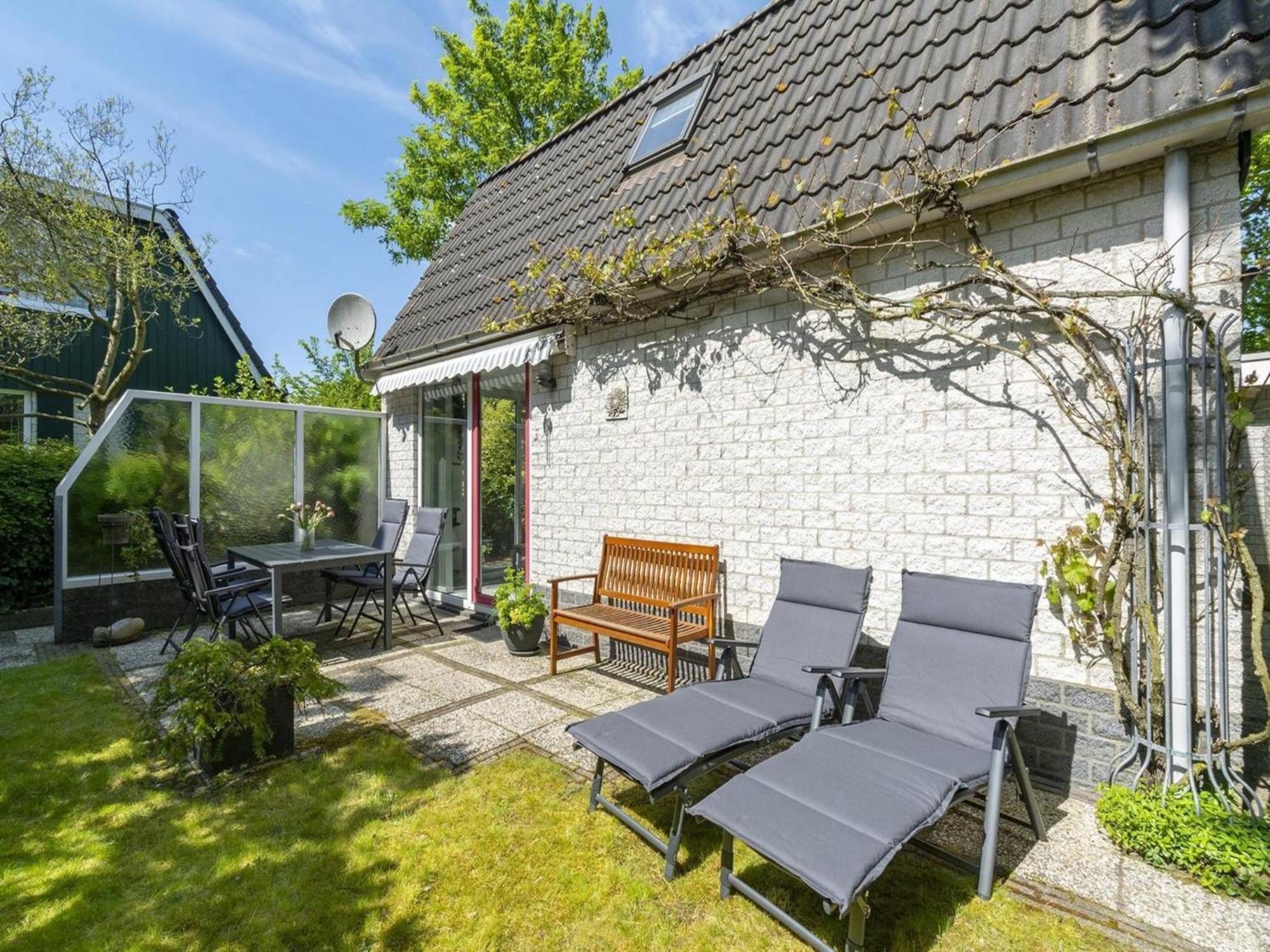 Cozy Holiday Home With Pool Sint Maartensvlotbrug Exterior foto